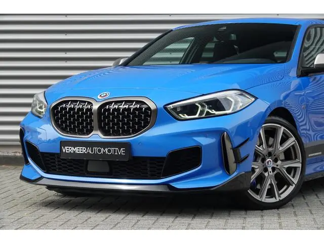 BMW 1-serie M135i xDrive High Executive | M Performance | HUD | Memory | Stuur/Stoelverw. |