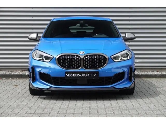 BMW 1-serie M135i xDrive High Executive | M Performance | HUD | Memory | Stuur/Stoelverw. |