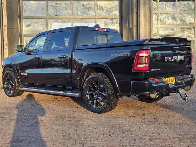 Dodge Ram 1500 5.7 V8 4x4 Crew Cab Laramie | Pano | Trekhaak | Leder | Alpine | Keyless | Camera | S...