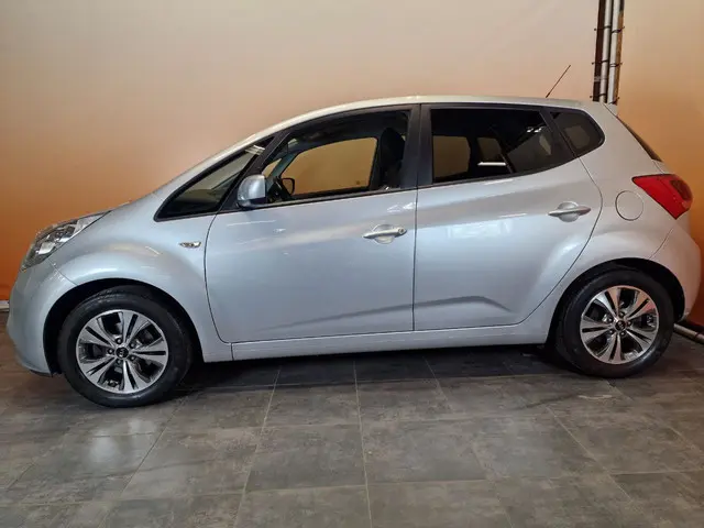 Kia Venga 1.4 CVVT DynamicPLusLine clima | cruise | trekhaak | lmv