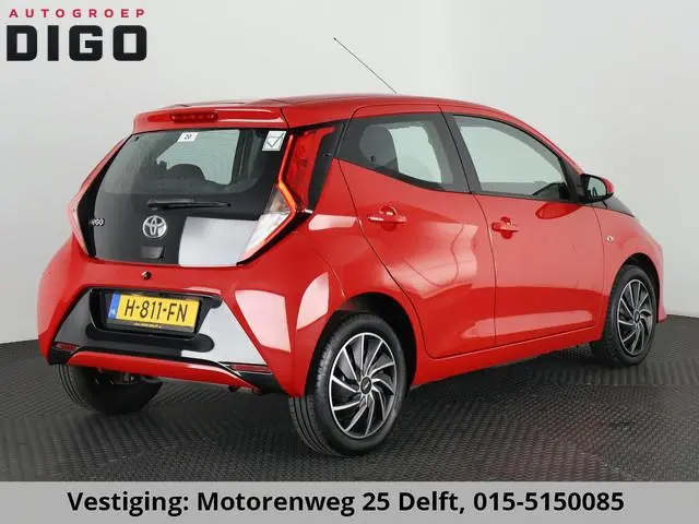 Toyota Aygo 1.0 VVT-i X-PLAY CARPLAY NAVI GARANTIE 2030* . CAMERA . DEALER ONDERHOUDEN . APPLE CARPL...