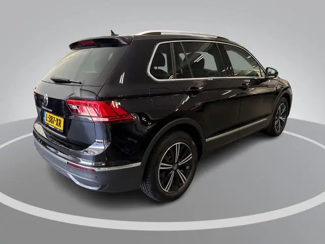 Volkswagen Tiguan 1.5 TSI 150pk DSG Elegance · Camera · Apple/Android Car Play · Stuur- & Stoelverwa...