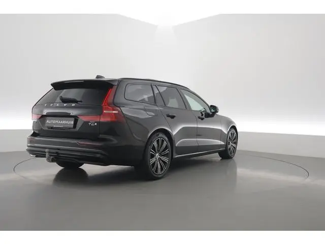 Volvo V60 2.0 T6 Plug-in hybrid AWD Plus Dark | Pano | Trekhaak | Memory Seats | H&K Audio | 360cam...