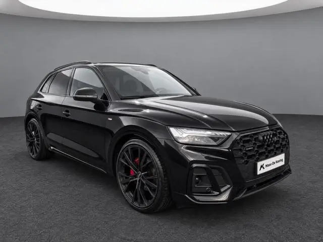 Audi Q5 55 TFSIe 367pk S edition Competition · Panoramadak · Camera · Luchtvering · Trekhaak · Leder...