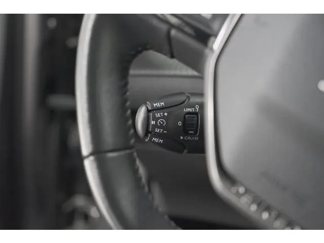 Peugeot 2008 PureTech 130 Allure | Camera | Stoelverwarming | Apple Carplay | Parkeersensoren voor +...