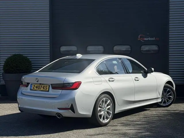 BMW 3-serie 330e High Executive | Camera | Navigatie | Memory Stoelen | Lederen Bekleding | Stoelver...