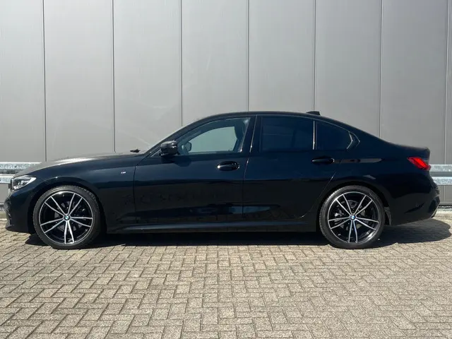 BMW 3-serie 320i High Executive M-Pakket NAP