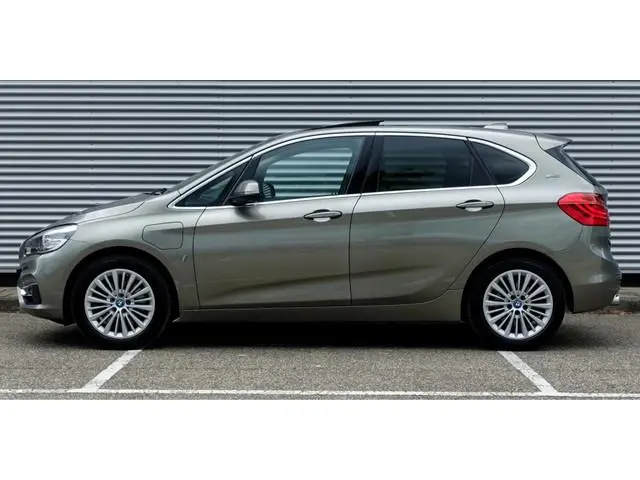 Bmw 2-serie Active Tourer 225e xDrive Luxury Line Step6 I Pano I Leder I LED I Navi I Sportstoelen I