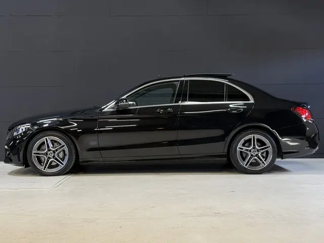 Mercedes-Benz C-klasse 180 Business Solution AMG | Pano | 22.000km NAP | Leder | Sfeerverlichting |...