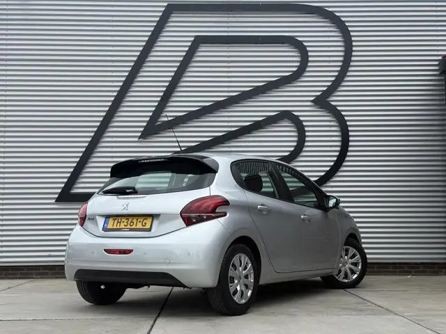Peugeot 208 1.2 PureTech Blue Lion 2e Eigenaar|Carplay|Cruise|PDC|Navi|Airco|Elek ramen|N.A.P|APK to...