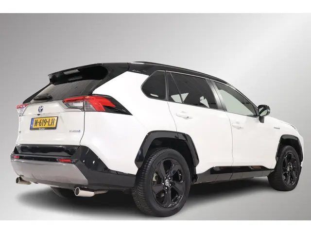 Toyota RAV4 2.5 Hybrid AWD Bi-Tone, Stuur & Stoel en Voorruitverwarming, Camera, Apple Carplay / And...