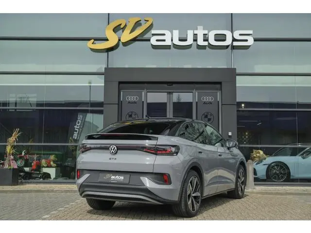 Volkswagen ID.5 GTX 300pk 77 kWh Sportstoelen *SOH 93%* Warmtepomp Trekhaak elektrisch NLauto 1e Eig...