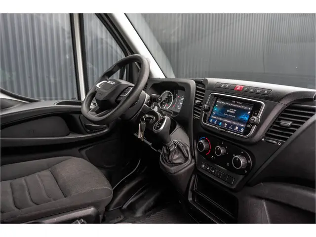 Iveco **Daily 35S16 L2H2 | Automaat | 160PK | 3.5T Trekgewicht | Camera | Cruise | Airco | Trekhaak*...