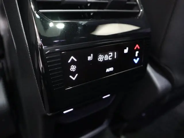 Peugeot e-5008