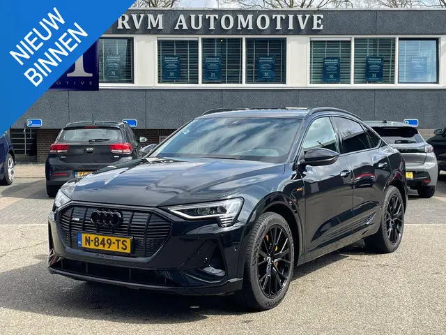 Audi e-tron Sportback 55 quattro S edition 95 kWh VAN € 39.900,- VOOR € 36.877,- UW LENTEVOORDEEL  €...