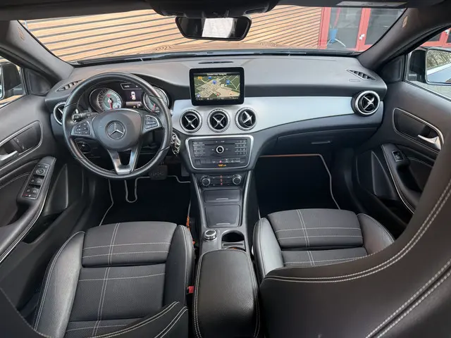 Mercedes-Benz GLA-klasse 180 Sport Navi / PDC / Lm Velgen / Trekhaak