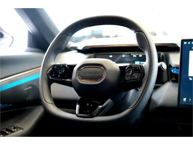 Lynk & Co 08