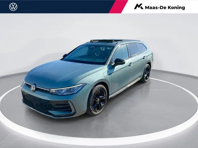 Volkswagen Passat Variant 1.5eHybrid 200kW/272PK R-Line DSG Panoramadak ·  Trekhaak · Camera + Parke...