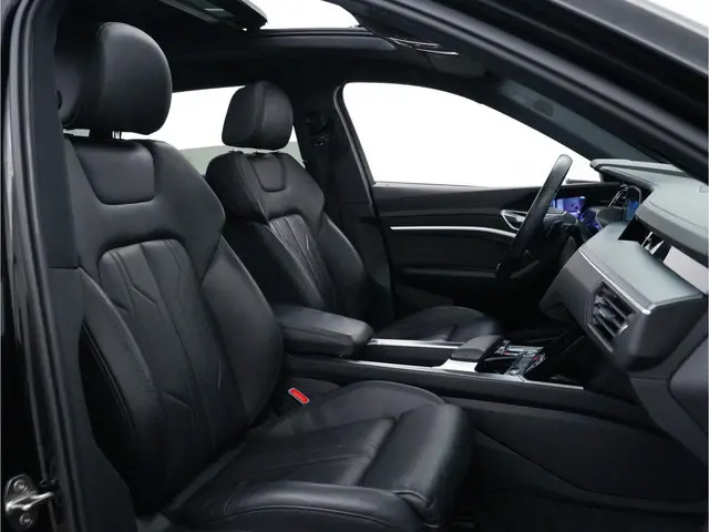 Audi e-tron e-tron 55 Quattro advanced S Line- SOH 91%, Night Vision, Bang Olufsen, Head Up, Camera...