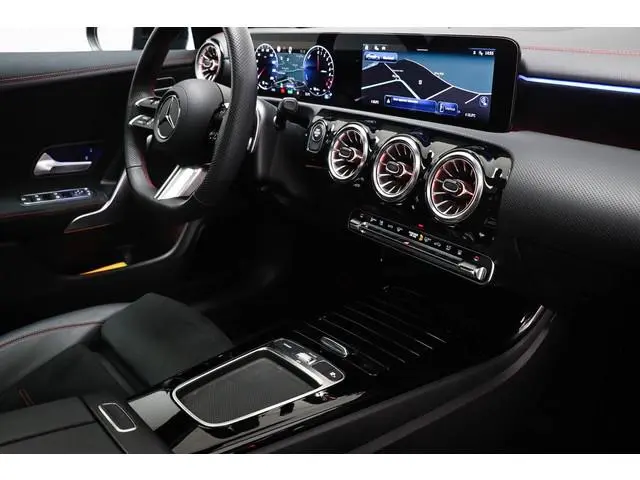 Mercedes-Benz CLA-klasse 250 e Business Solution AMG | WINTER PACK | PANORAMADAK | STUURVERWARMING |...