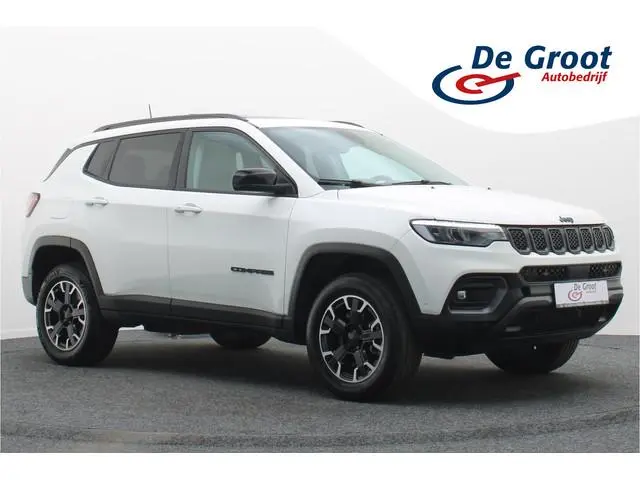 Jeep Compass 4xe 240 Plug-in Hybrid Electric Trailhawk Panoramadak, Leer, Camera, ACC, Apple Carplay...