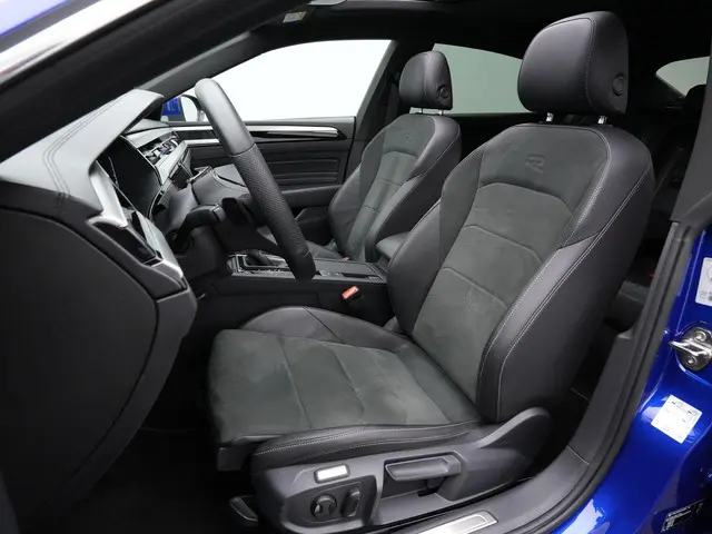 Volkswagen Arteon 2.0 TSI 190 pk DSG R-Line Business+ | Panoramadak | Trekhaak | Leder/alcantara | S...