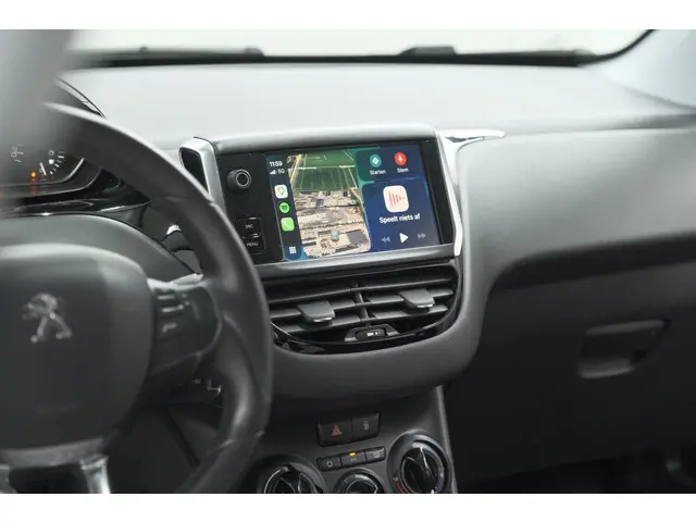 Peugeot 208 PureTech 82 Signature | Apple Carplay | Parkeersensoren | Navigatie | Airco