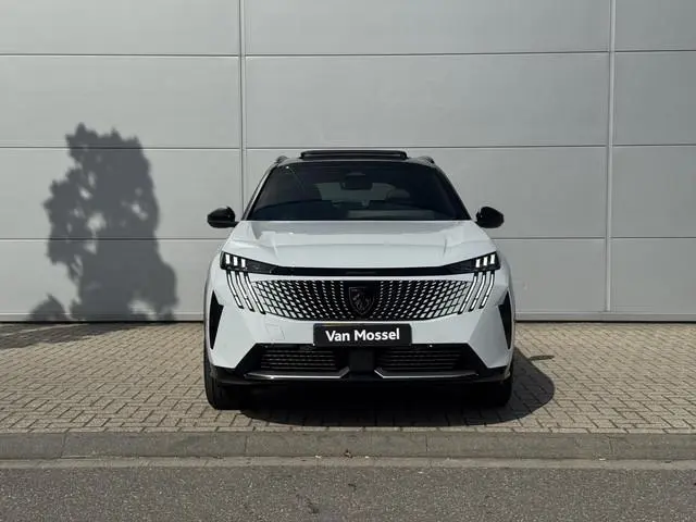 Peugeot e-5008