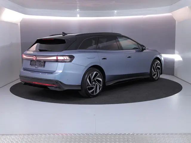 Volkswagen ID.7 Tourer Pro Limited Edition 77 kWh accu 286 PK | Velgen 19" | 360 graden camera | Sto...