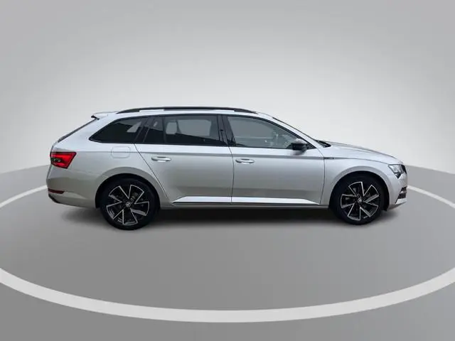 Skoda Superb Combi 1.4TSI 160kW/218PK iV Sportline DSG · Panoramadak · Trekhaak · 360°Camera + Parke...