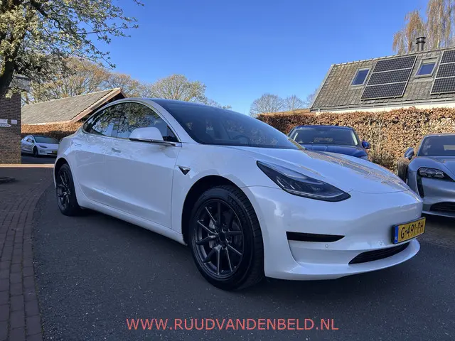 Tesla Model 3 SR+ RWD 60 kWh SOH 90% / AUTOPILOT / CCS / PANODAK