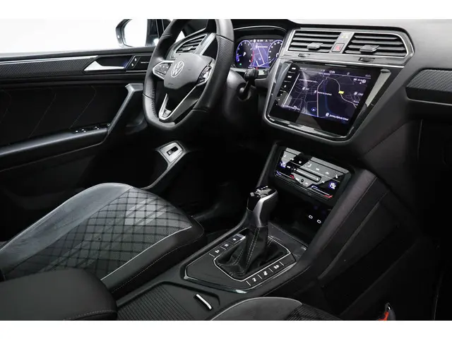 Volkswagen Tiguan Allspace 1.5 TSI R-Line Business+ 7p. | PANORAMADAK | MATRIX LED | HEAD UP | STUUR...