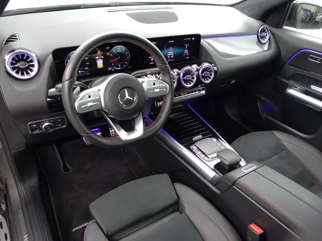 Mercedes-Benz GLA-klasse 200 AMG Night Edition Aut- Designo Mountaingrijs Magno, Panoramadak, Carbon...