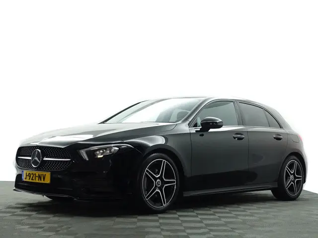 Mercedes-Benz A-klasse 180 AMG Night Edition Aut- Xenon Led, Camera, Stoelverwarming, Sfeerverlichti...