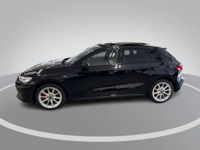 Audi A3 Sportback 45 TFSIe 272pk S-tronic S edition Competition · Panoramadak · Sonos Audio · Camera...