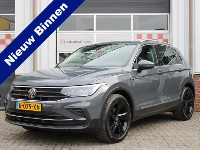 Volkswagen Tiguan 1.5 TSI Sport Business /NAVI/Camera/19'LM/Keyless/ACC/Carplay/LED/PDC/Keyless/Stuu...