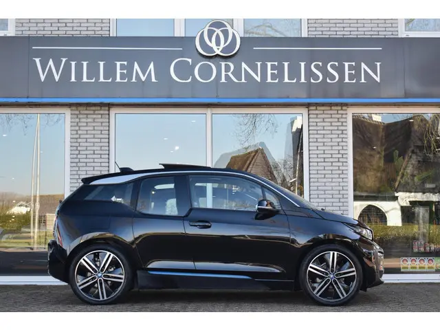 BMW i3 Basis 120Ah 42 kWh Pano Stoelverwarming Navi