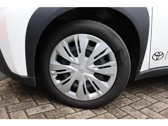Toyota Aygo X 1.0 VVT-i MT Play, Armsteun