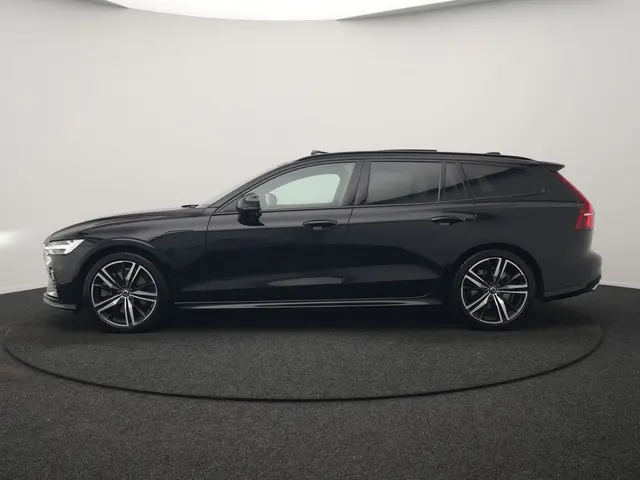 Volvo V60 T6 Recharge AWD R-Design LONG RANGE PHEV 350pk Dealer O.H. | Panodak | Camera | Harman / K...