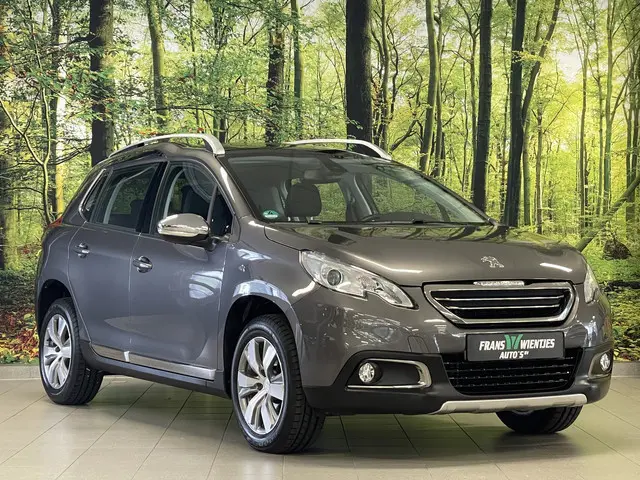 Peugeot 2008 1.2 PureTech Féline | Panoramadak | 16'' Lichtmetaal | Parkeersensoren achter | Airconditioning | Elektrische ramen | Automatische verlichting |