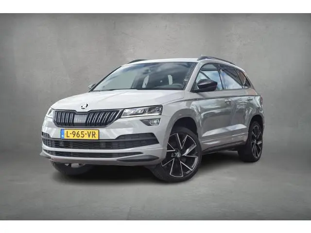 Skoda Karoq 1.5 TSI ACT Sportline Business | Pano | Sportstoelen | CarPlay | Stoelverwarming