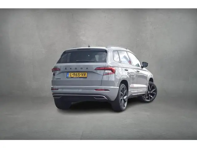 Skoda Karoq 1.5 TSI ACT Sportline Business | Pano | Sportstoelen | CarPlay | Stoelverwarming