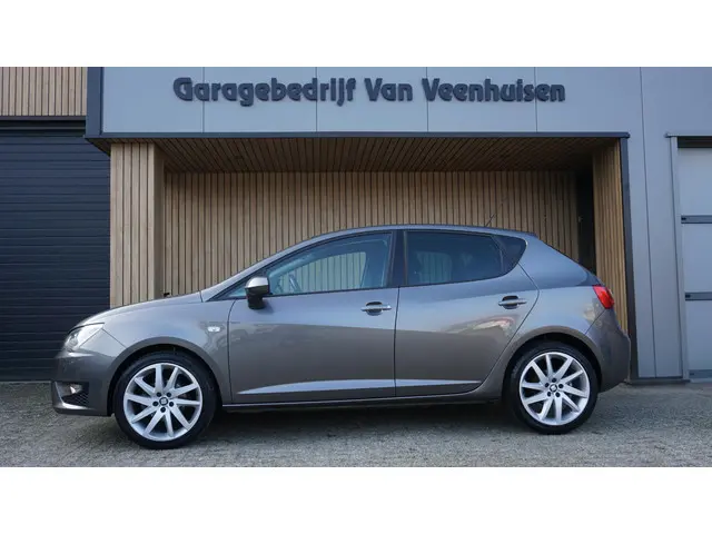 SEAT Ibiza 1.0 TSI 95pk FR Connect 5Drs Xenon Stoelverwarming 17inch LM Navi Clima *NL auto* 97364km...