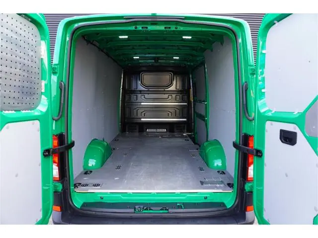 Volkswagen Crafter 163pk RWD Automaat L3H2/L2H1 Apple carplay Camera Navigatie LED 3-Zits 3500kg Tre...