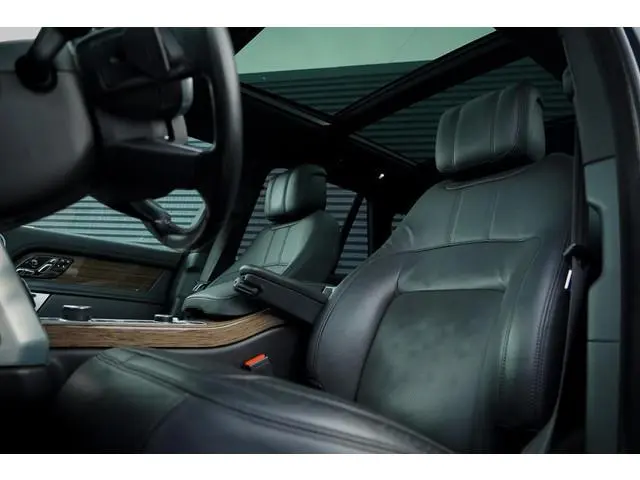 Land Rover Range Rover P400e Vogue / Pano / Trekhaak / Meridian / Stoelventilatie