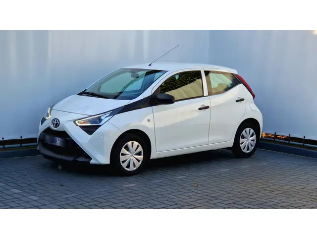 Toyota Aygo 1.0 VVT-i x-fun in supernette staat | Faceliftmodel | Bluetooth
