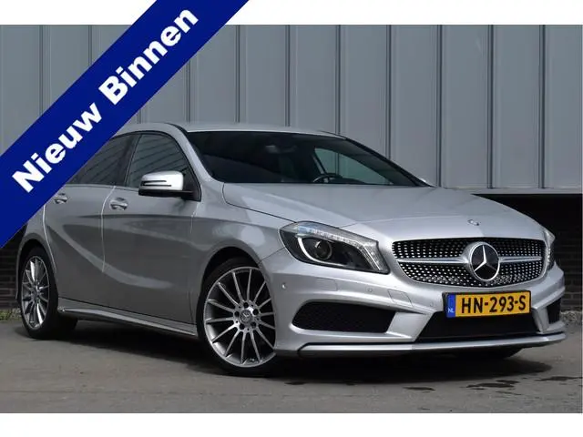Mercedes-Benz A-klasse 180 AMG | Sportstoelen | LED | Navigatie | Cruise Control | Lichtmetalen Velg...