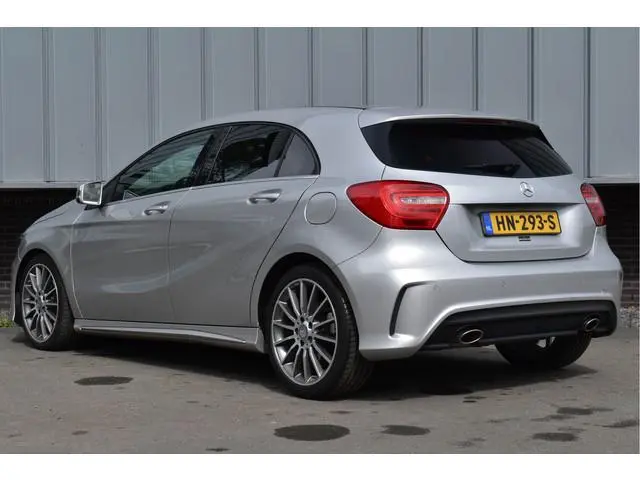 Mercedes-Benz A-klasse 180 AMG | Sportstoelen | LED | Navigatie | Cruise Control | Lichtmetalen Velg...