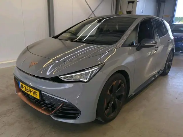 Cupra Born Adr. One 62 kWh | 91,47% SOH | Led | Camera | Keyless | Stoelverwarming