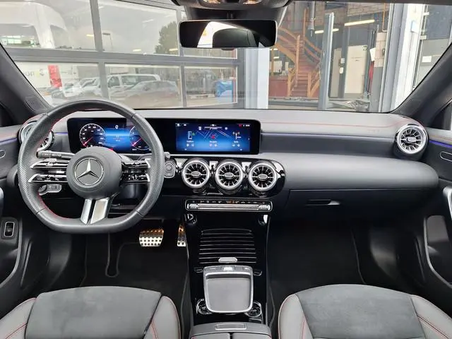 Mercedes-Benz CLA-klasse Shooting Brake 180 Star Edition AMG | Panoramadak | Nightpakket | Dodehoeka...